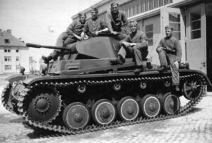 Pz.Kpfw. II Ausf. c w/Tank crew
