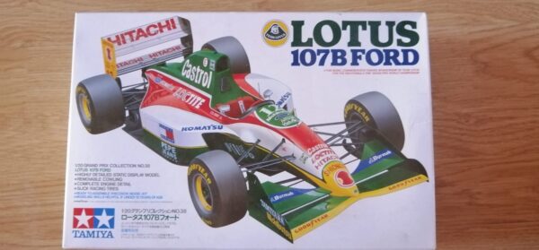 Maqueta Tamiya Lotus 107B Ford 1993 - Imagen 2