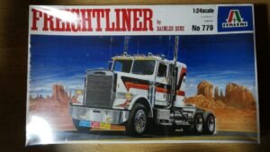 Maqueta Italeri Freightliner by DAIMLER BENZ
