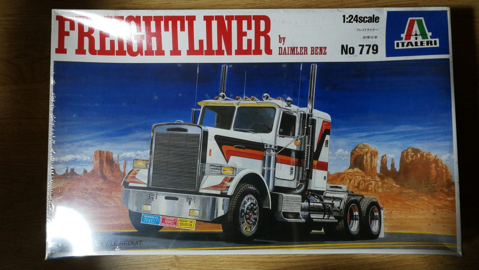 Maqueta Italeri Freightliner by DAIMLER BENZ