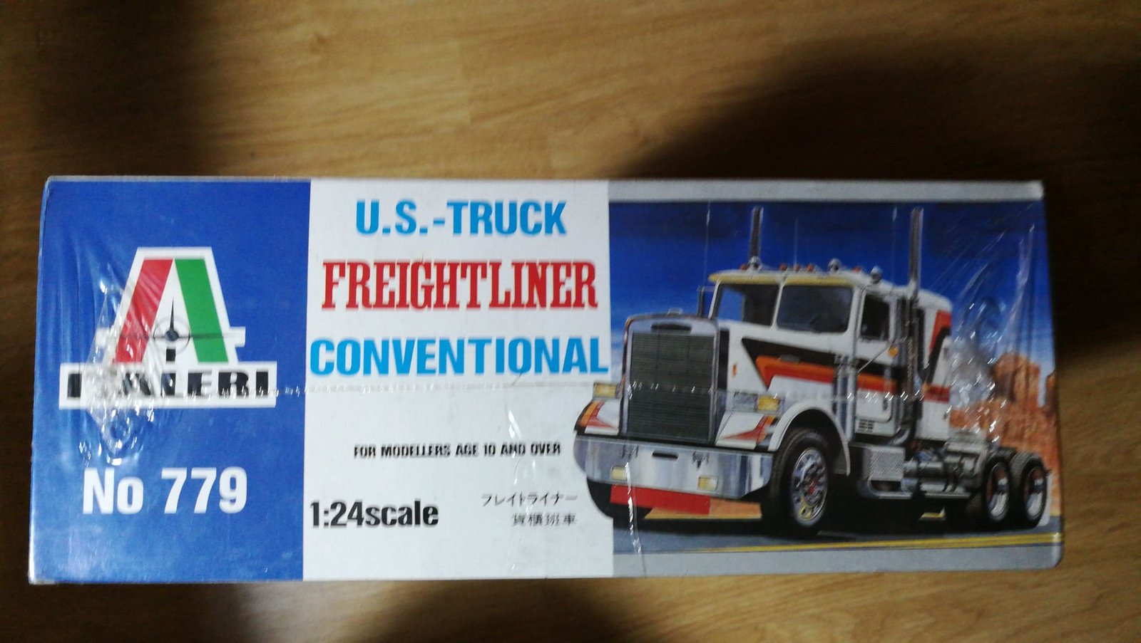 Maqueta Italeri Freightliner by DAIMLER BENZ - Imagen 2