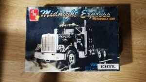 Maqueta Amt/Ertl Midnight Express Peterbilt 359