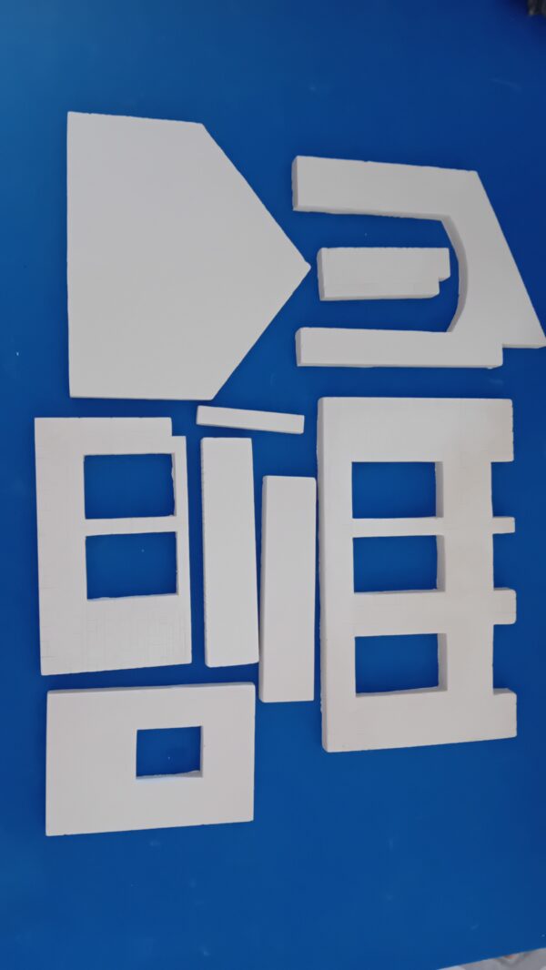 Maqueta Blockhaus 54022 House whith Garage (YESO) - Imagen 2