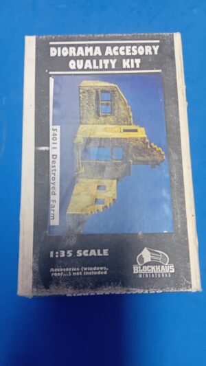 Maqueta Blockhaus 54011 Destroyed Farm (YESO)