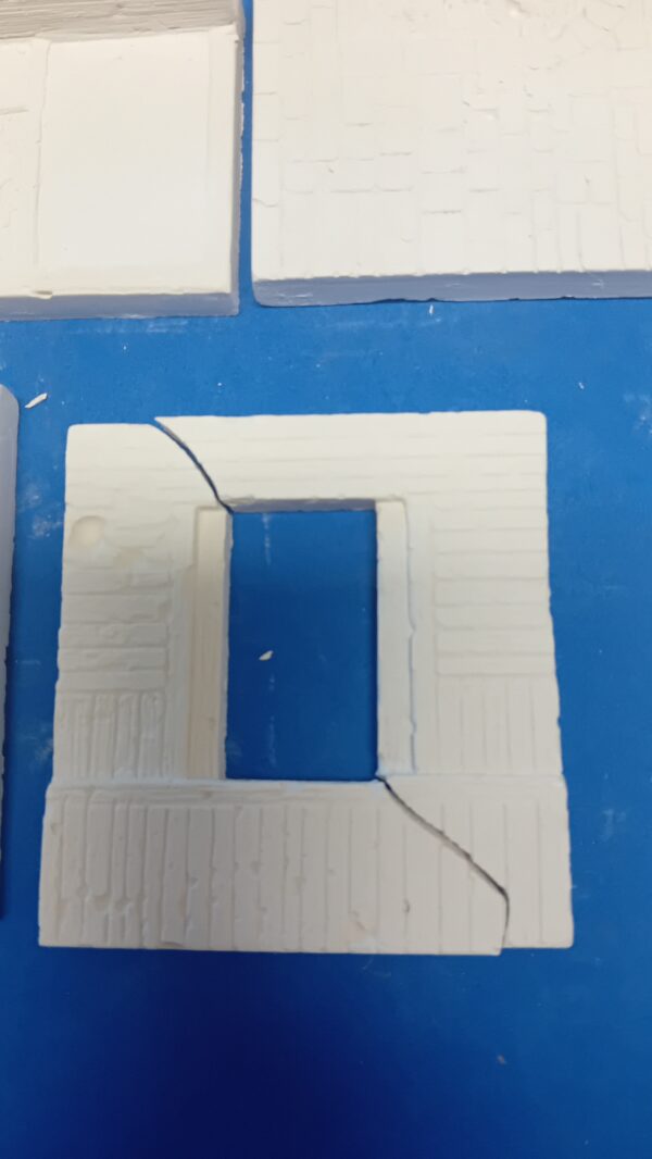 Maqueta Blockhaus 54013 Old Inn (YESO) - Imagen 3